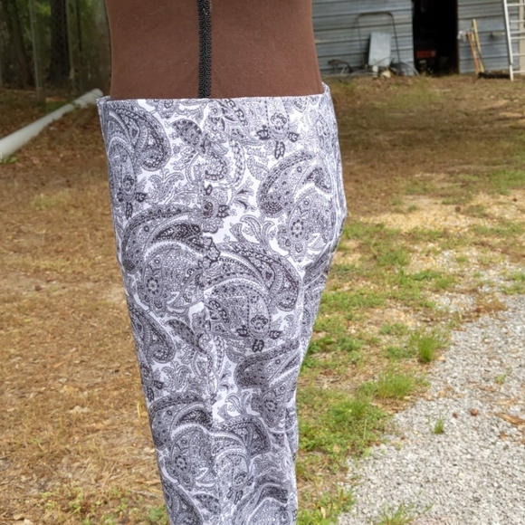 Nally & Millie Black & White Paisley Print… - Picture 5 of 8